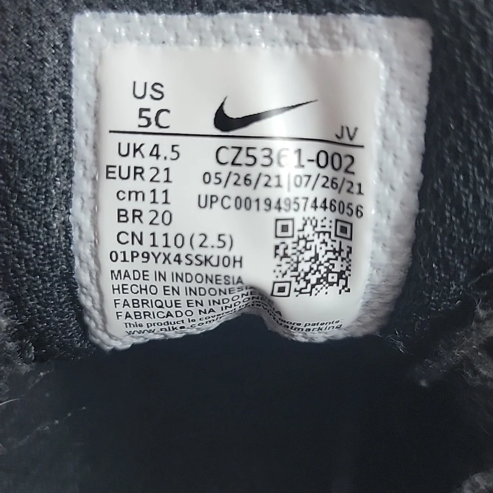 Nike Air Black and White Swoosh size 5C Children's Toddler Baby Easy On Velcro